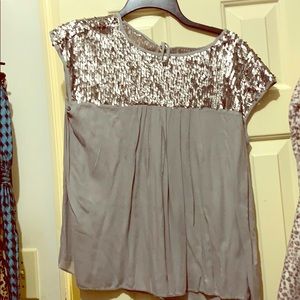 Grey woman’s top